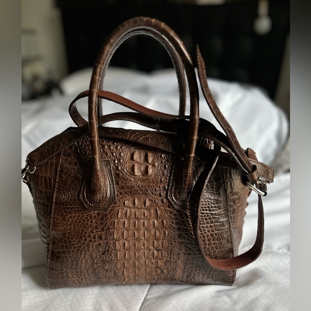 Handmade Leather Alligator Hand Bags - Picture 15 of 16